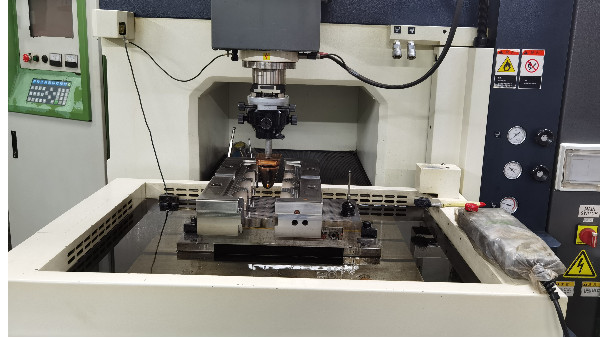 世邦告訴你注塑模具加工的分類都有哪些？